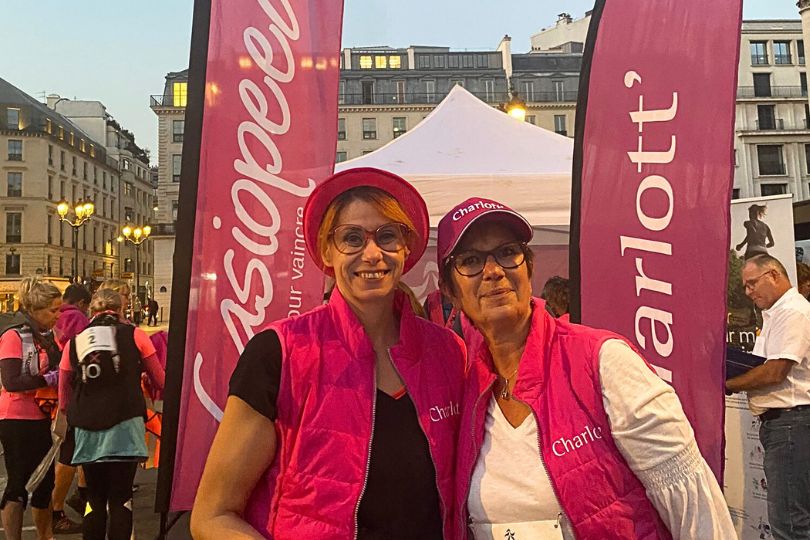 Top départ pour 42 km de marche à l'occasion d'octobre rose pour Claire Conseillère de vente Charlott'